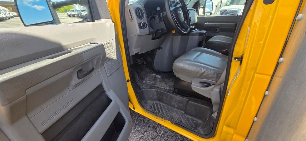 Light Duty Box Truck-Light and Medium Duty Trucks-Ford-2022-E350-Erie-PA-107,633\n\t\tmiles-$ 25,250 - Image 6