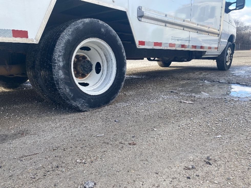 Light Duty Box Truck-Light and Medium Duty Trucks-Ford-2022-E350-Erlanger-KY-99,173\n\t\tmiles-$ 30,000 - Image 14