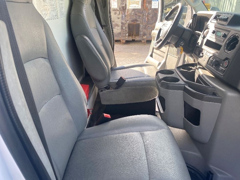 Light Duty Box Truck-Light and Medium Duty Trucks-Ford-2022-E350-Erlanger-KY-99,173\n\t\tmiles-$ 30,000 - Image 22