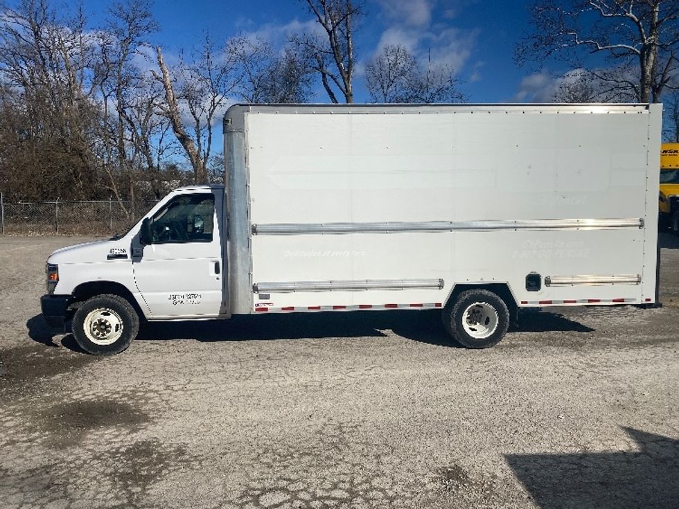 Light Duty Box Truck-Light and Medium Duty Trucks-Ford-2022-E350-Erlanger-KY-99,173\n\t\tmiles-$ 30,000 - Image 4