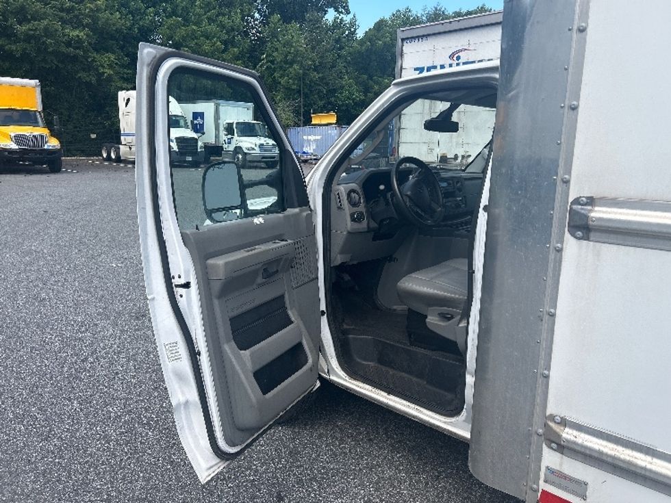 Light Duty Box Truck-Light and Medium Duty Trucks-Ford-2022-E350-Essex-MD-90,551\n\t\tmiles-$ 30,250 - Image 16