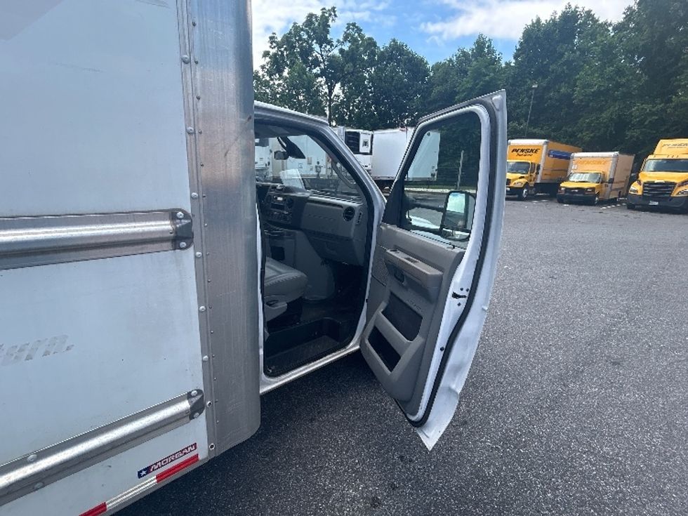 Light Duty Box Truck-Light and Medium Duty Trucks-Ford-2022-E350-Essex-MD-90,551\n\t\tmiles-$ 30,250 - Image 20