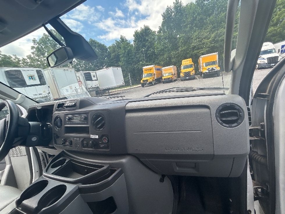 Light Duty Box Truck-Light and Medium Duty Trucks-Ford-2022-E350-Essex-MD-90,551\n\t\tmiles-$ 30,250 - Image 21