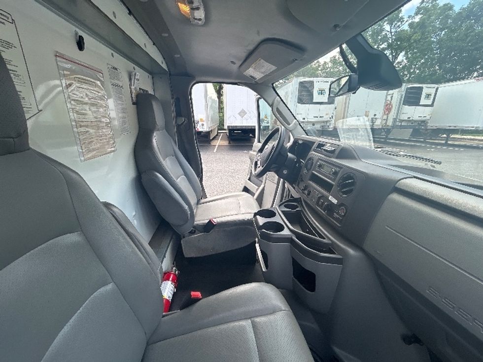 Light Duty Box Truck-Light and Medium Duty Trucks-Ford-2022-E350-Essex-MD-90,551\n\t\tmiles-$ 30,250 - Image 22