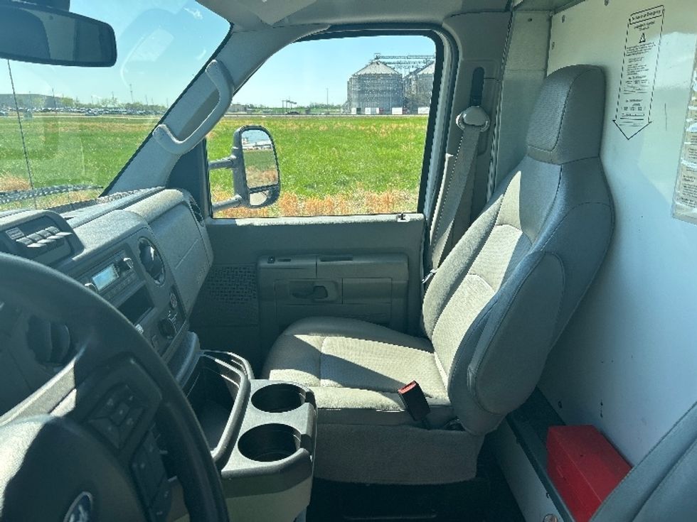 Light Duty Box Truck-Light and Medium Duty Trucks-Ford-2022-E350-Evansville-IN-100,790\n\t\tmiles-$ 29,250 - Image 16