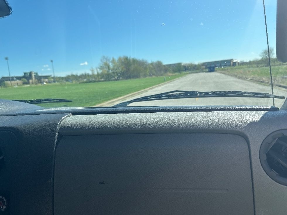 Light Duty Box Truck-Light and Medium Duty Trucks-Ford-2022-E350-Evansville-IN-100,790\n\t\tmiles-$ 29,250 - Image 21