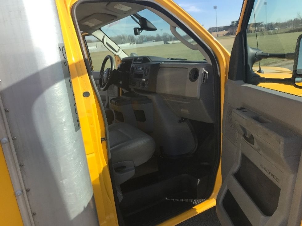 Light Duty Box Truck-Light and Medium Duty Trucks-Ford-2022-E350-Evansville-IN-104,468\n\t\tmiles-$ 26,500 - Image 20