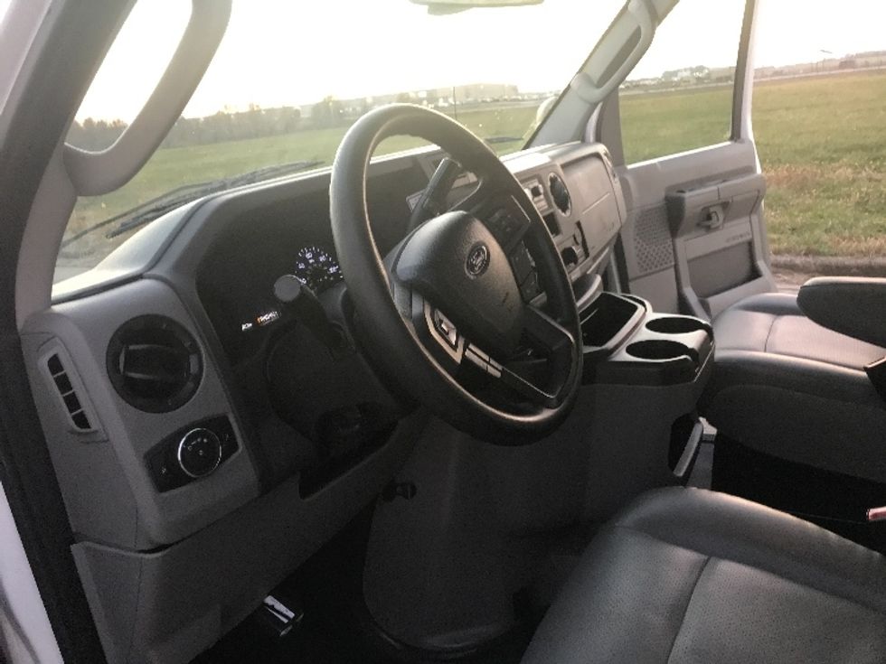 Light Duty Box Truck-Light and Medium Duty Trucks-Ford-2022-E350-Evansville-IN-85,974\n\t\tmiles-$ 36,500 - Image 17