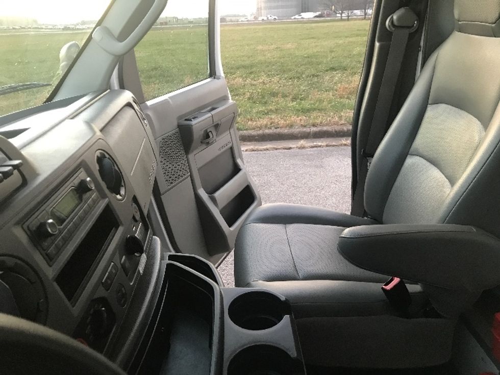 Light Duty Box Truck-Light and Medium Duty Trucks-Ford-2022-E350-Evansville-IN-85,974\n\t\tmiles-$ 36,500 - Image 19