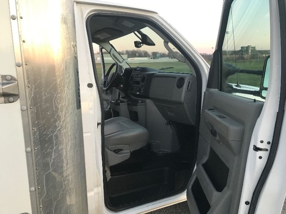 Light Duty Box Truck-Light and Medium Duty Trucks-Ford-2022-E350-Evansville-IN-85,974\n\t\tmiles-$ 36,500 - Image 20