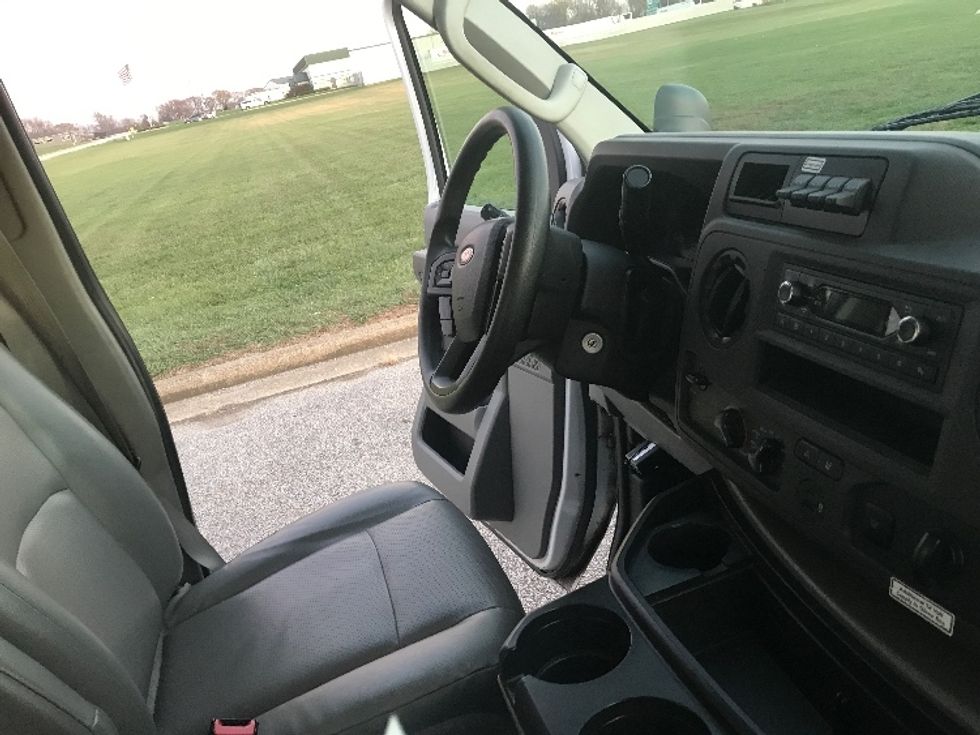 Light Duty Box Truck-Light and Medium Duty Trucks-Ford-2022-E350-Evansville-IN-85,974\n\t\tmiles-$ 36,500 - Image 22