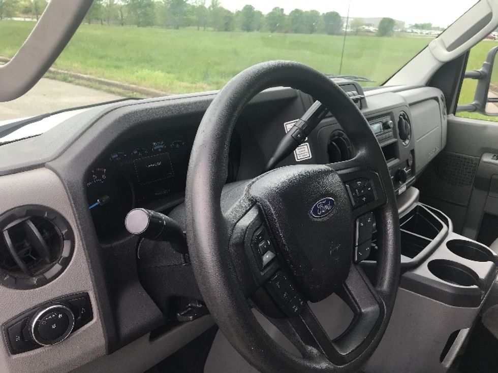 Light Duty Box Truck-Light and Medium Duty Trucks-Ford-2022-E350-Evansville-IN-87,193\n\t\tmiles-$ 32,000 - Image 17