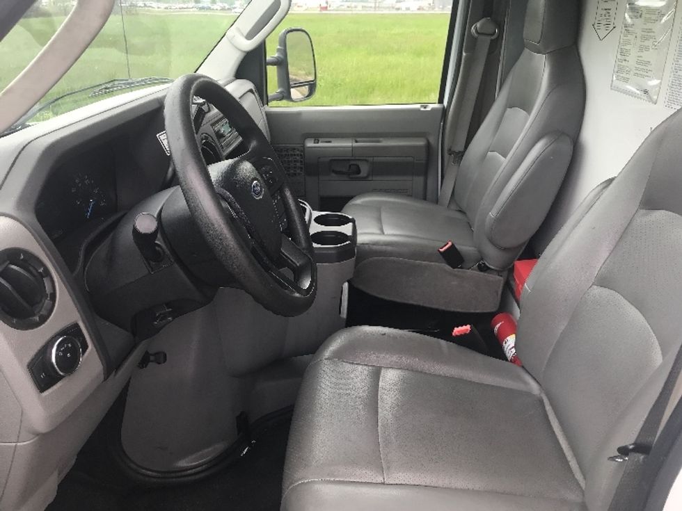 Light Duty Box Truck-Light and Medium Duty Trucks-Ford-2022-E350-Evansville-IN-87,193\n\t\tmiles-$ 32,000 - Image 19