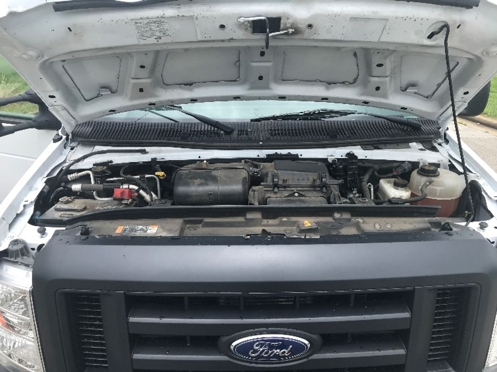 Light Duty Box Truck-Light and Medium Duty Trucks-Ford-2022-E350-Evansville-IN-87,193\n\t\tmiles-$ 32,000 - Image 25