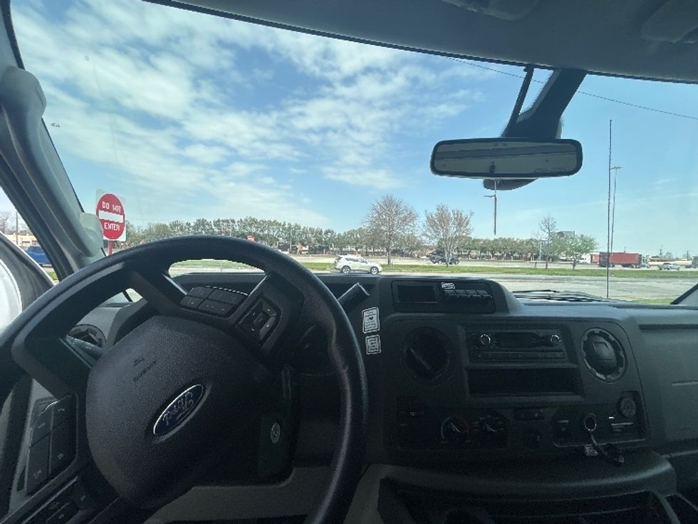 Light Duty Box Truck-Light and Medium Duty Trucks-Ford-2022-E350-Evansville-IN-96,769\n\t\tmiles-$ 30,750 - Image 17