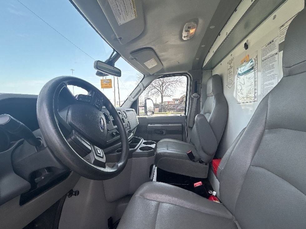 Light Duty Box Truck-Light and Medium Duty Trucks-Ford-2022-E350-Evansville-IN-96,769\n\t\tmiles-$ 30,750 - Image 19