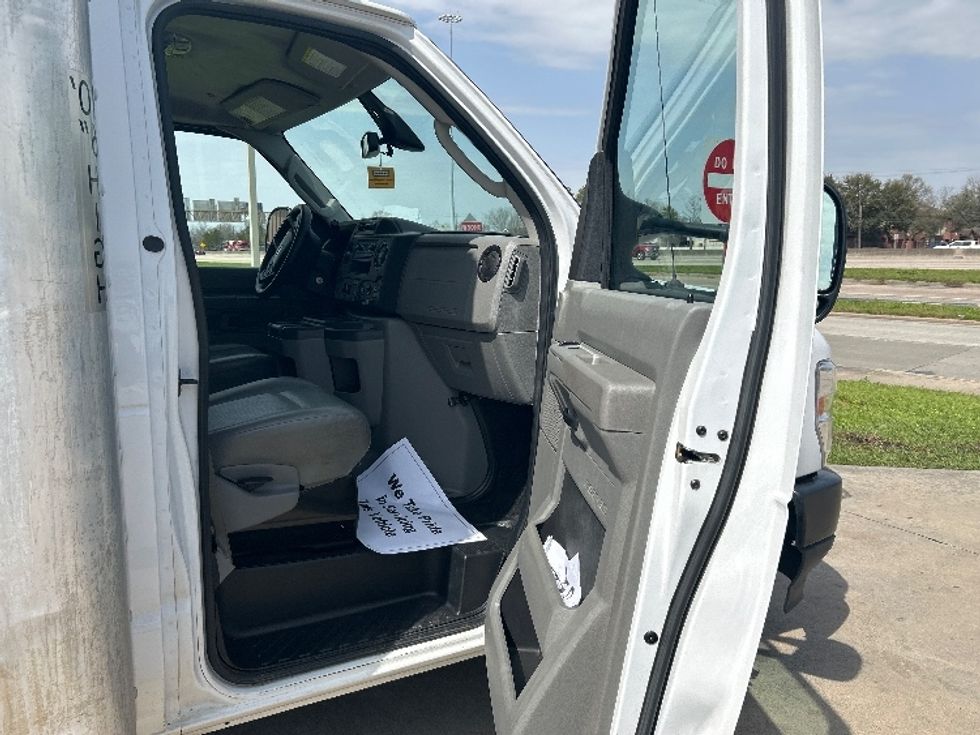 Light Duty Box Truck-Light and Medium Duty Trucks-Ford-2022-E350-Evansville-IN-96,769\n\t\tmiles-$ 30,750 - Image 20