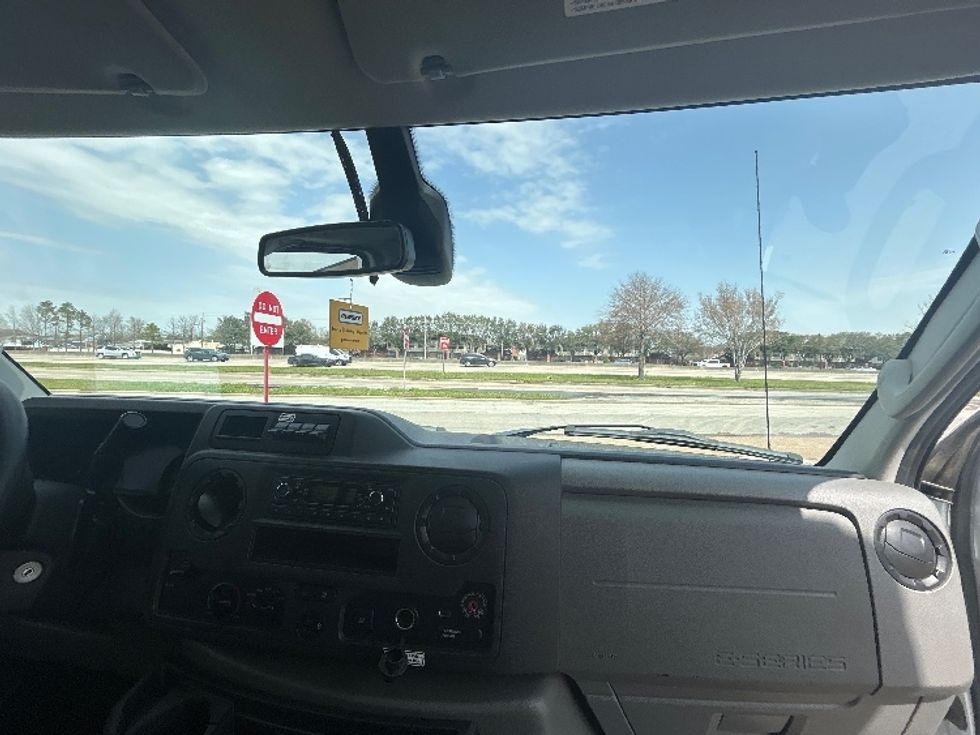 Light Duty Box Truck-Light and Medium Duty Trucks-Ford-2022-E350-Evansville-IN-96,769\n\t\tmiles-$ 30,750 - Image 21