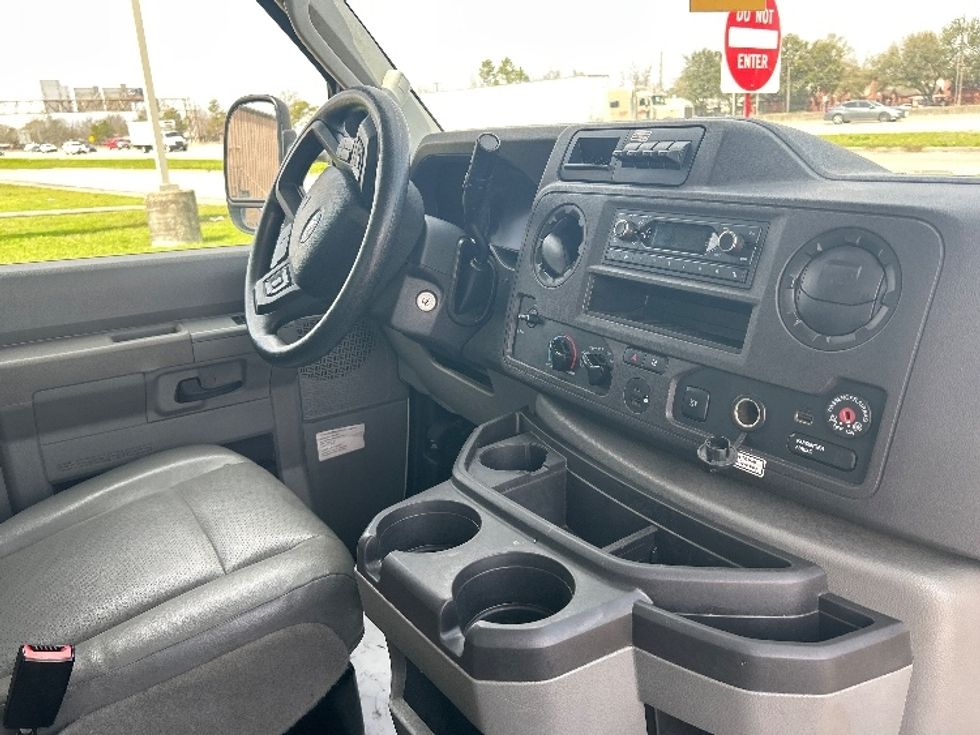 Light Duty Box Truck-Light and Medium Duty Trucks-Ford-2022-E350-Evansville-IN-96,769\n\t\tmiles-$ 30,750 - Image 22