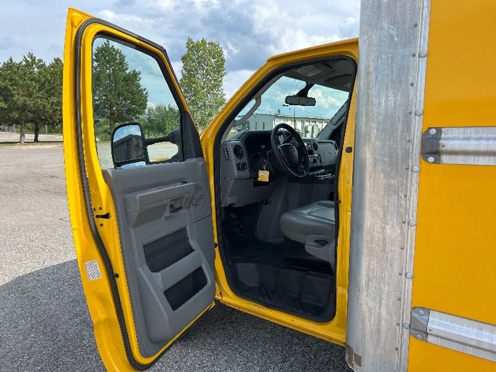 Light Duty Box Truck-Light and Medium Duty Trucks-Ford-2022-E350-Everett-WA-163,936\n\t\tmiles-$ 16,750 - Image 16