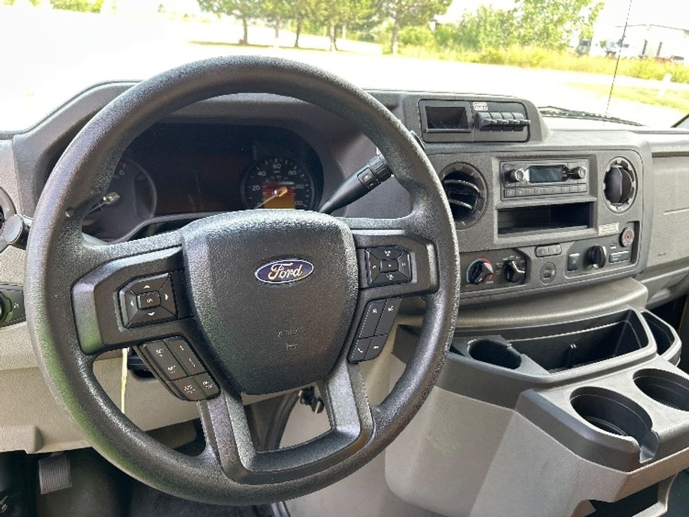 Light Duty Box Truck-Light and Medium Duty Trucks-Ford-2022-E350-Everett-WA-163,936\n\t\tmiles-$ 16,750 - Image 17