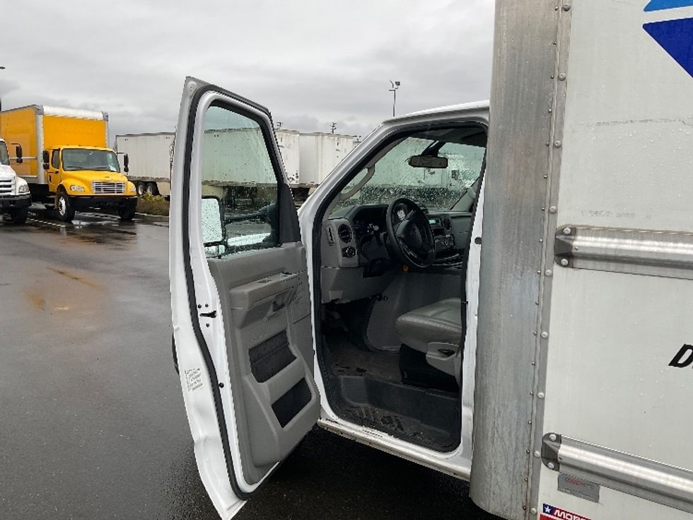 Light Duty Box Truck-Light and Medium Duty Trucks-Ford-2022-E350-Everett-WA-97,052\n\t\tmiles-$ 32,500 - Image 13