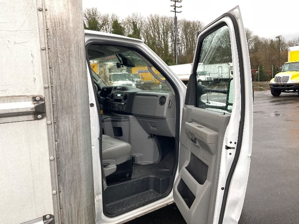 Light Duty Box Truck-Light and Medium Duty Trucks-Ford-2022-E350-Everett-WA-97,052\n\t\tmiles-$ 32,500 - Image 17