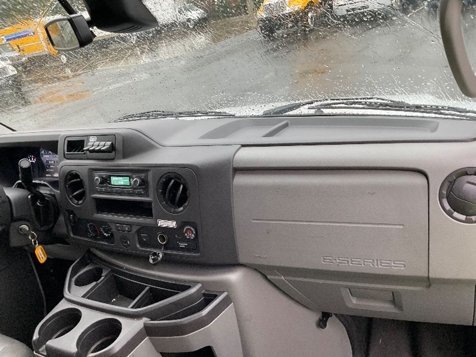 Light Duty Box Truck-Light and Medium Duty Trucks-Ford-2022-E350-Everett-WA-97,052\n\t\tmiles-$ 32,500 - Image 18