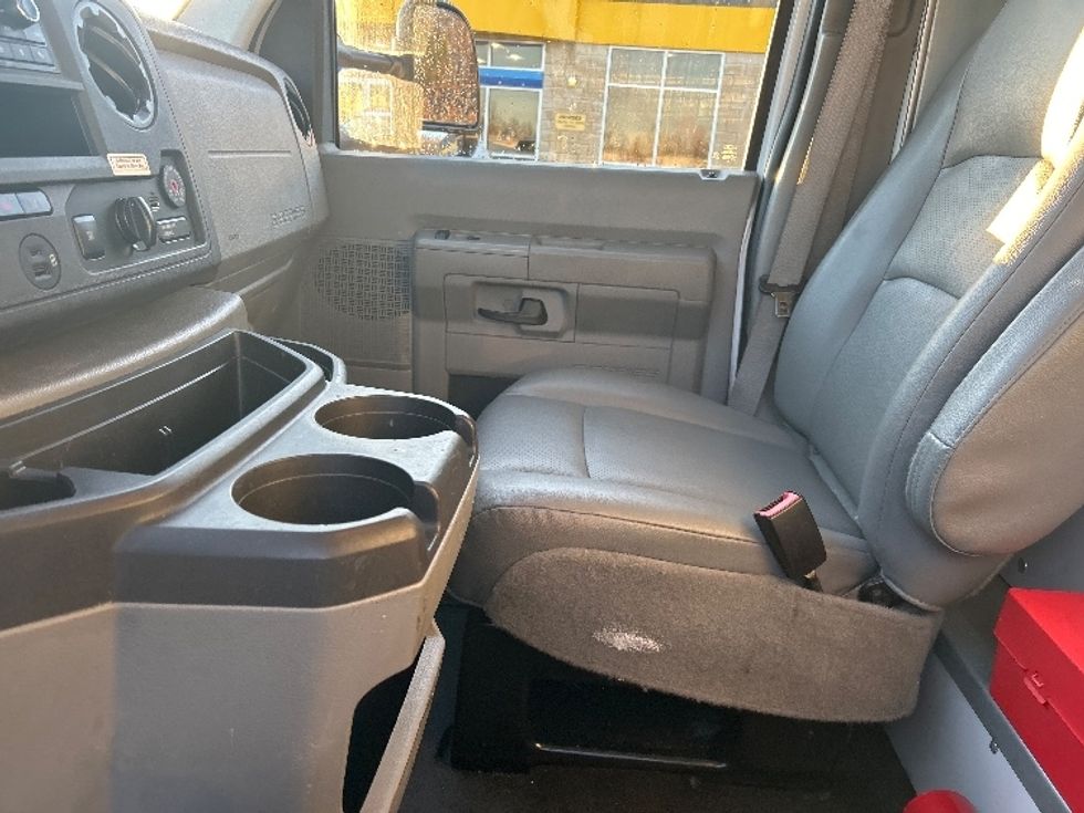 Light Duty Box Truck-Light and Medium Duty Trucks-Ford-2022-E350-Fitchburg-MA-109,916\n\t\tmiles-$ 27,500 - Image 19