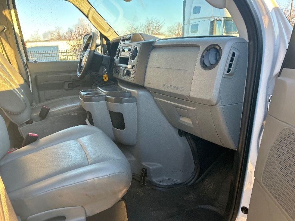 Light Duty Box Truck-Light and Medium Duty Trucks-Ford-2022-E350-Fitchburg-MA-109,916\n\t\tmiles-$ 27,500 - Image 20