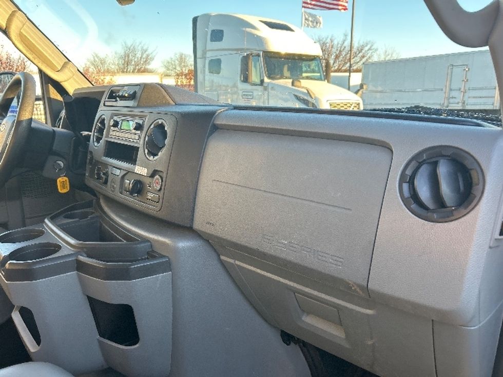 Light Duty Box Truck-Light and Medium Duty Trucks-Ford-2022-E350-Fitchburg-MA-109,916\n\t\tmiles-$ 27,500 - Image 21