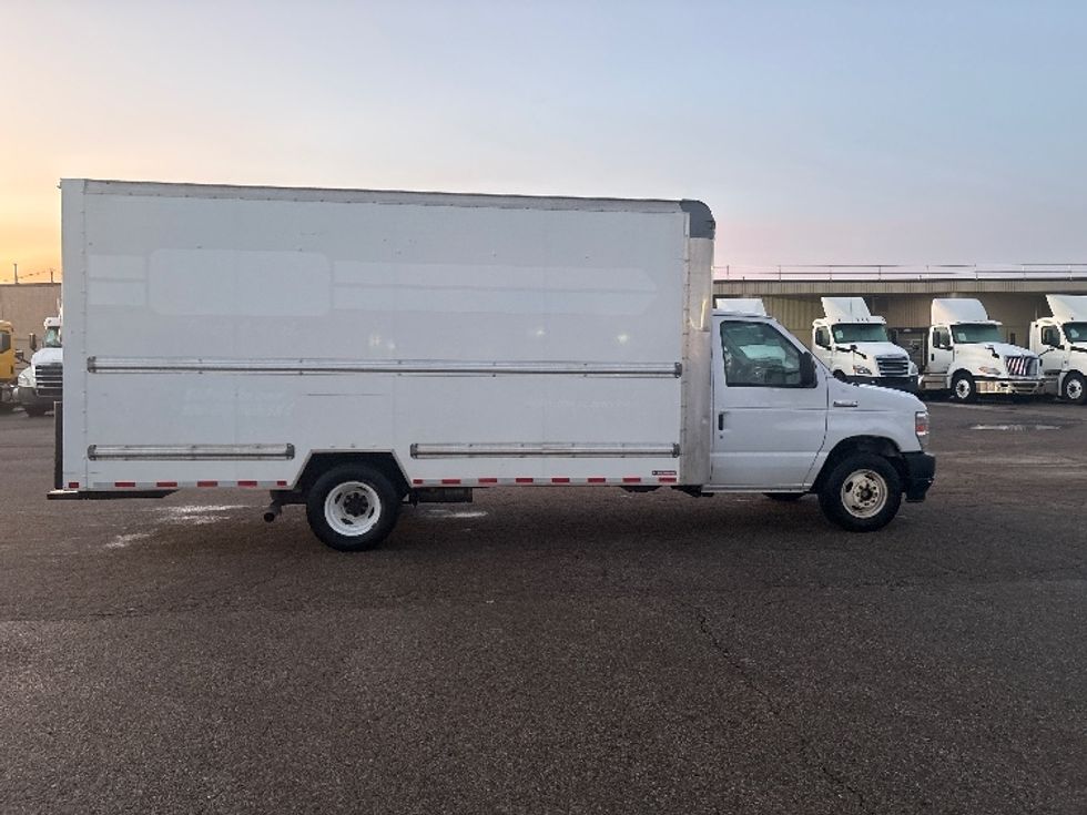 Light Duty Box Truck-Light and Medium Duty Trucks-Ford-2022-E350-Flint-MI-104,347\n\t\tmiles-$ 29,750 - Image 14