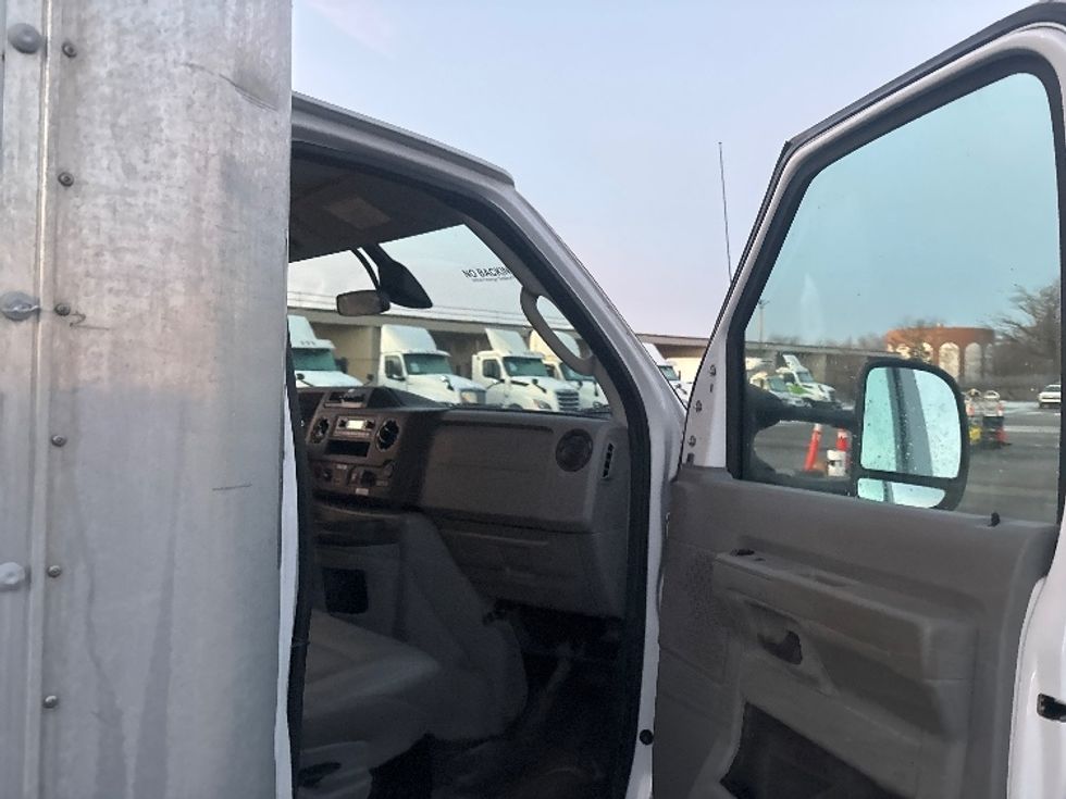 Light Duty Box Truck-Light and Medium Duty Trucks-Ford-2022-E350-Flint-MI-104,347\n\t\tmiles-$ 29,750 - Image 19