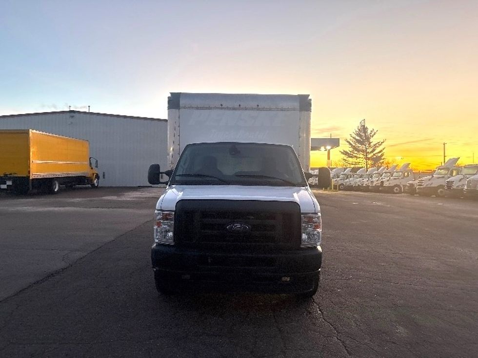 Light Duty Box Truck-Light and Medium Duty Trucks-Ford-2022-E350-Flint-MI-104,347\n\t\tmiles-$ 29,750 - Image 2