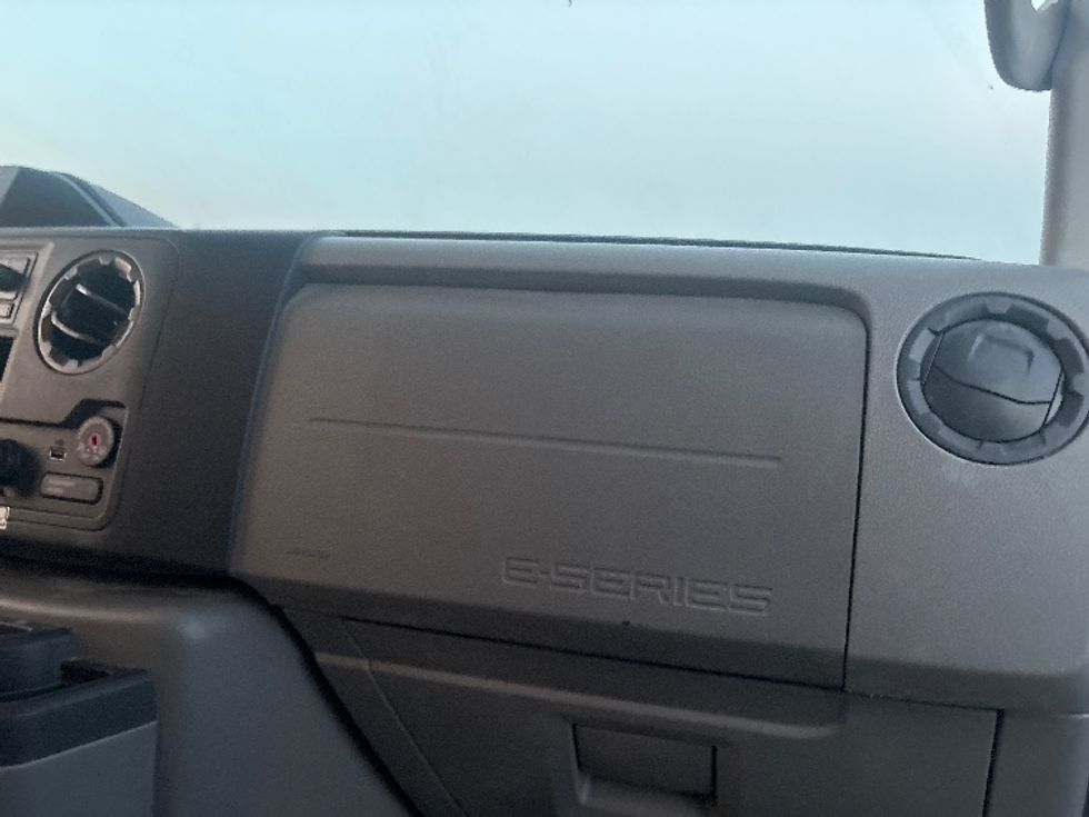 Light Duty Box Truck-Light and Medium Duty Trucks-Ford-2022-E350-Flint-MI-104,347\n\t\tmiles-$ 29,750 - Image 20