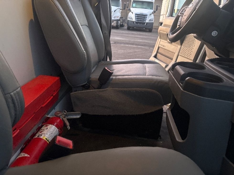 Light Duty Box Truck-Light and Medium Duty Trucks-Ford-2022-E350-Flint-MI-104,347\n\t\tmiles-$ 29,750 - Image 21