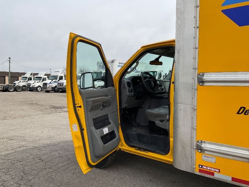Light Duty Box Truck-Light and Medium Duty Trucks-Ford-2022-E350-Flint-MI-87,428\n\t\tmiles-$ 28,500 - Image 15