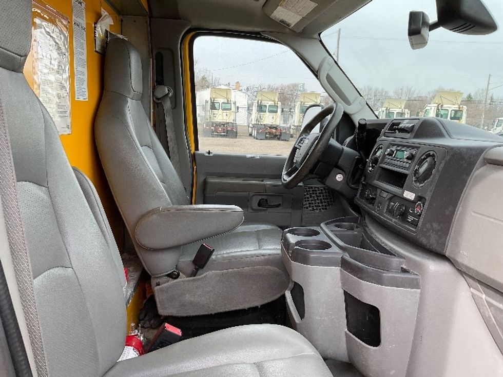 Light Duty Box Truck-Light and Medium Duty Trucks-Ford-2022-E350-Flint-MI-87,428\n\t\tmiles-$ 28,500 - Image 21