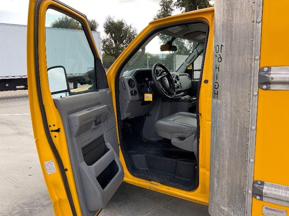 Light Duty Box Truck-Light and Medium Duty Trucks-Ford-2022-E350-Fontana-CA-101,585\n\t\tmiles-$ 27,500 - Image 16