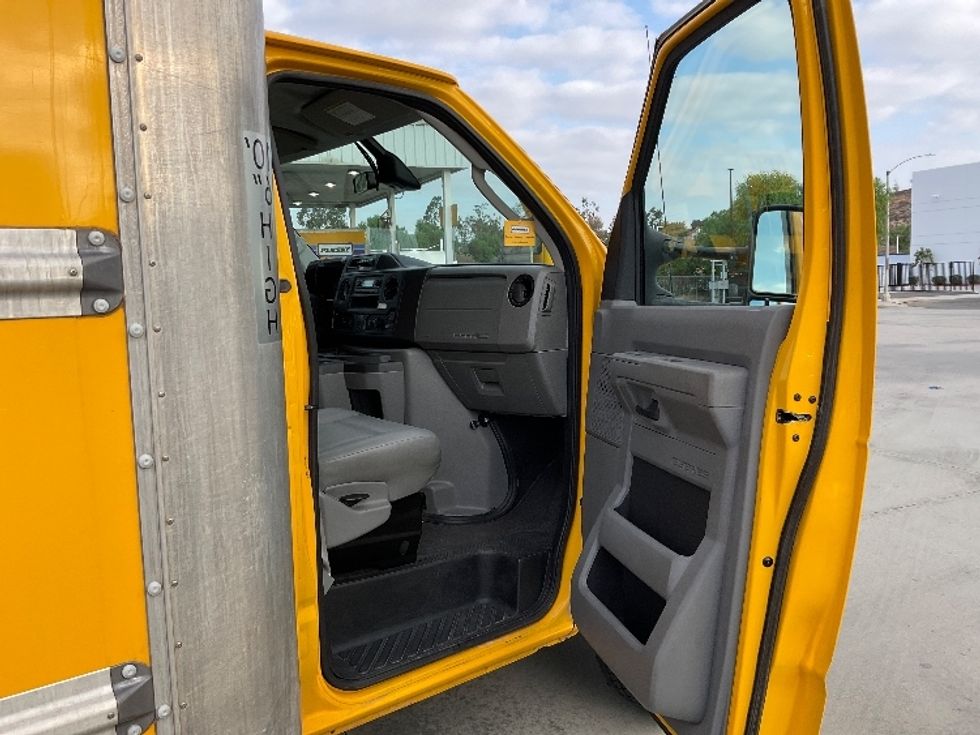 Light Duty Box Truck-Light and Medium Duty Trucks-Ford-2022-E350-Fontana-CA-101,585\n\t\tmiles-$ 27,500 - Image 20