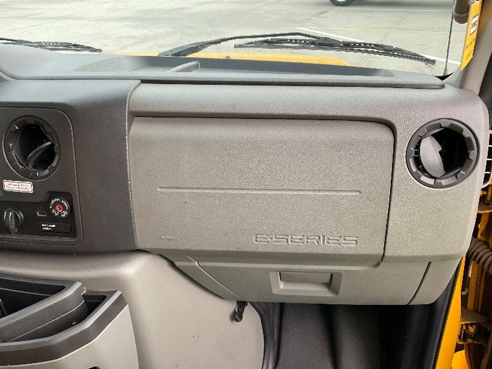 Light Duty Box Truck-Light and Medium Duty Trucks-Ford-2022-E350-Fontana-CA-101,585\n\t\tmiles-$ 27,500 - Image 21