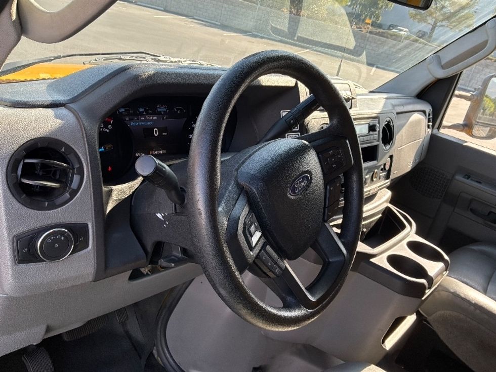 Light Duty Box Truck-Light and Medium Duty Trucks-Ford-2022-E350-Fontana-CA-102,748\n\t\tmiles-$ 27,000 - Image 17