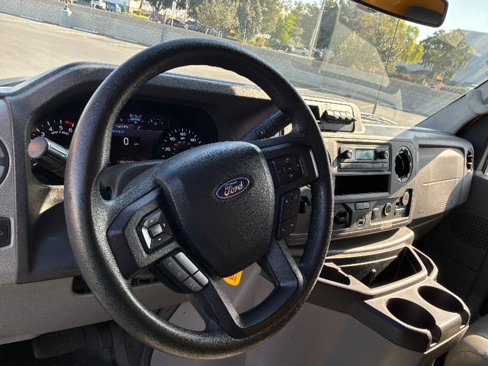 Light Duty Box Truck-Light and Medium Duty Trucks-Ford-2022-E350-Fontana-CA-102,748\n\t\tmiles-$ 27,000 - Image 18