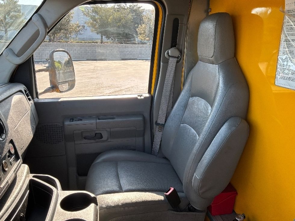 Light Duty Box Truck-Light and Medium Duty Trucks-Ford-2022-E350-Fontana-CA-102,748\n\t\tmiles-$ 27,000 - Image 19