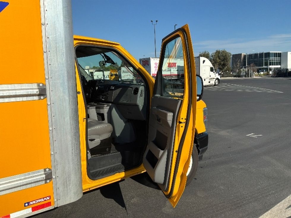 Light Duty Box Truck-Light and Medium Duty Trucks-Ford-2022-E350-Fontana-CA-102,748\n\t\tmiles-$ 27,000 - Image 20