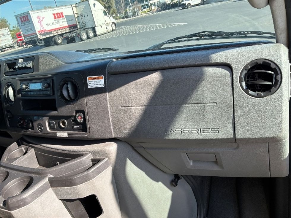 Light Duty Box Truck-Light and Medium Duty Trucks-Ford-2022-E350-Fontana-CA-102,748\n\t\tmiles-$ 27,000 - Image 21