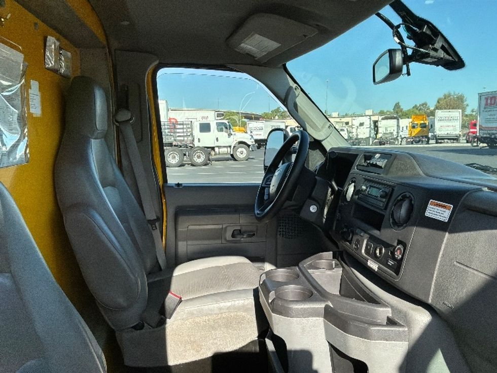 Light Duty Box Truck-Light and Medium Duty Trucks-Ford-2022-E350-Fontana-CA-102,748\n\t\tmiles-$ 27,000 - Image 22