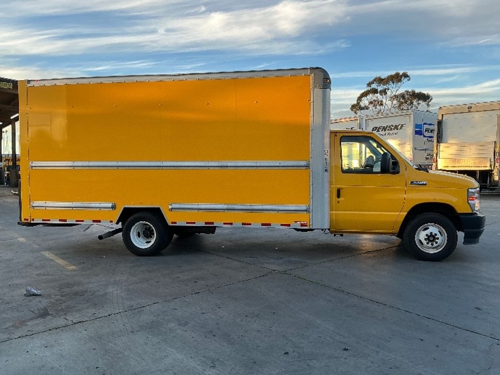 Light Duty Box Truck-Light and Medium Duty Trucks-Ford-2022-E350-Fontana-CA-103,023\n\t\tmiles-$ 28,750 - Image 15
