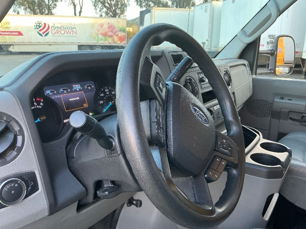 Light Duty Box Truck-Light and Medium Duty Trucks-Ford-2022-E350-Fontana-CA-103,023\n\t\tmiles-$ 28,750 - Image 17
