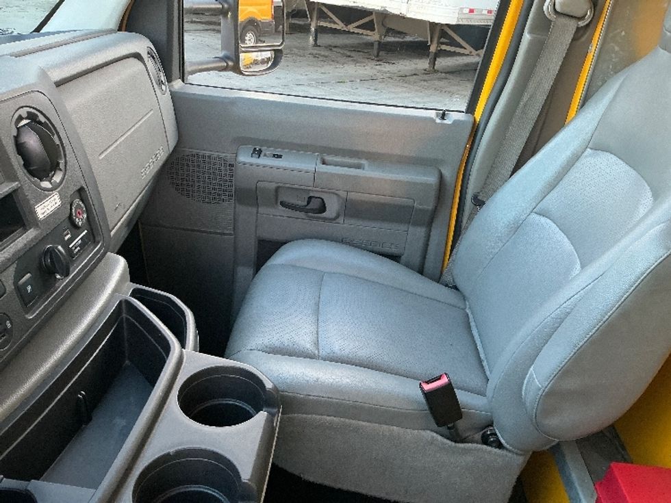 Light Duty Box Truck-Light and Medium Duty Trucks-Ford-2022-E350-Fontana-CA-103,023\n\t\tmiles-$ 28,750 - Image 19